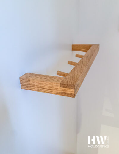 Holzwerk Neuburg | Schreiner Neuburg – Ankleidezimmer, Kleiderschrank mit Kleiderhaken