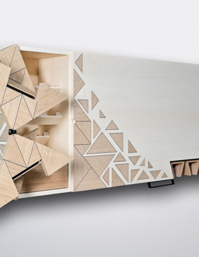 Schreinerei Neuburg | Holzwerk Neuburg – Meisterstück Werkzeugschrank mit Origamifalttür